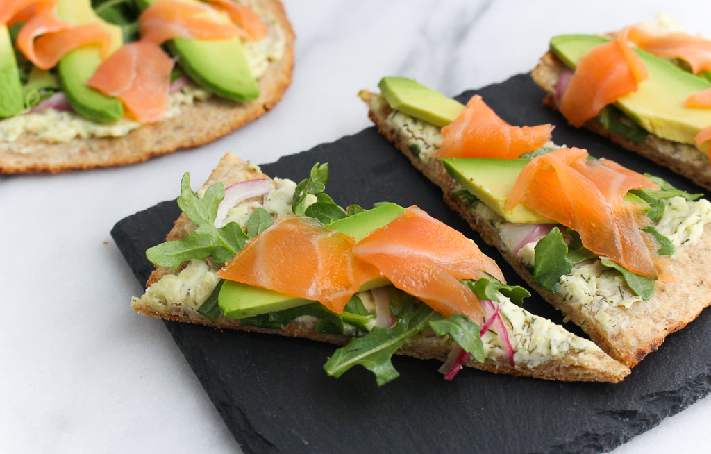 Avocado- und Lachs-Keto-Snack