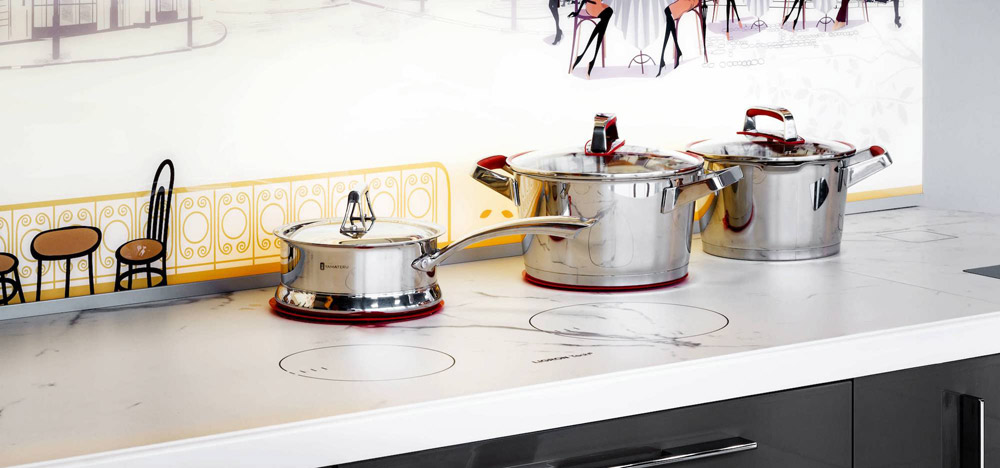 Induktionskochfeld in der Arbeitsplatte