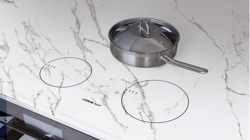 Induktionskochfeld in der Arbeitsplatte