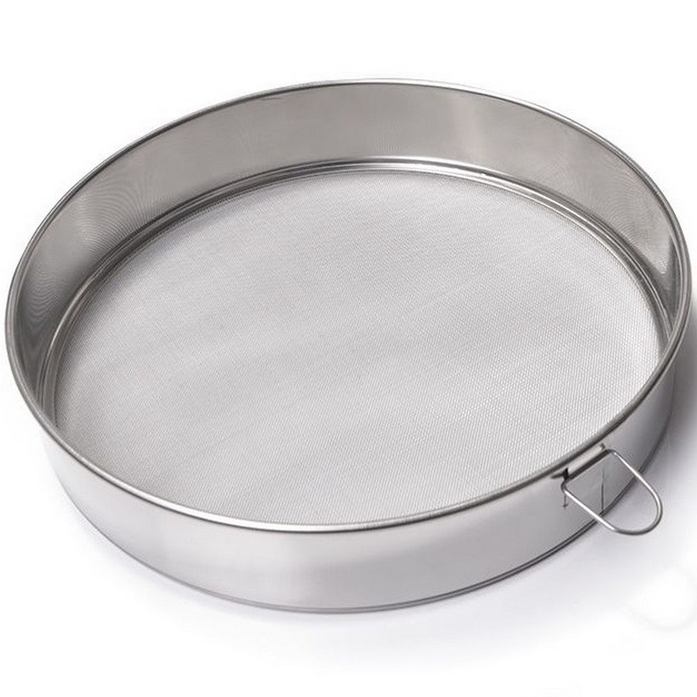 Gesamtansicht eines hochwertigen Siebs aus der Serie 'Sieb kaufen' – ergonomisches Design für Küche und Industrie.