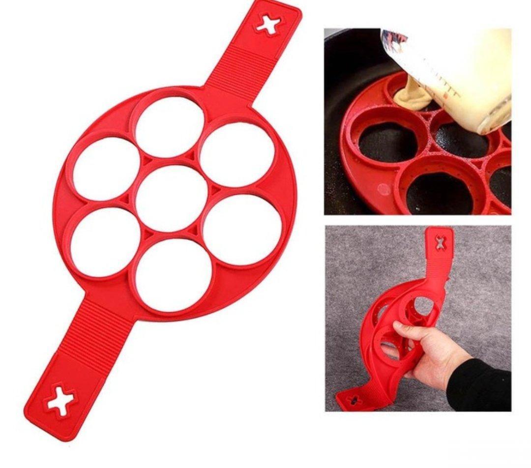 72533810_5c502bd93e66b1-0851248620180610_211739 Silikoninė forma blynams Flippin' Fantastic | 7 blynai vienu metu, 23 cm