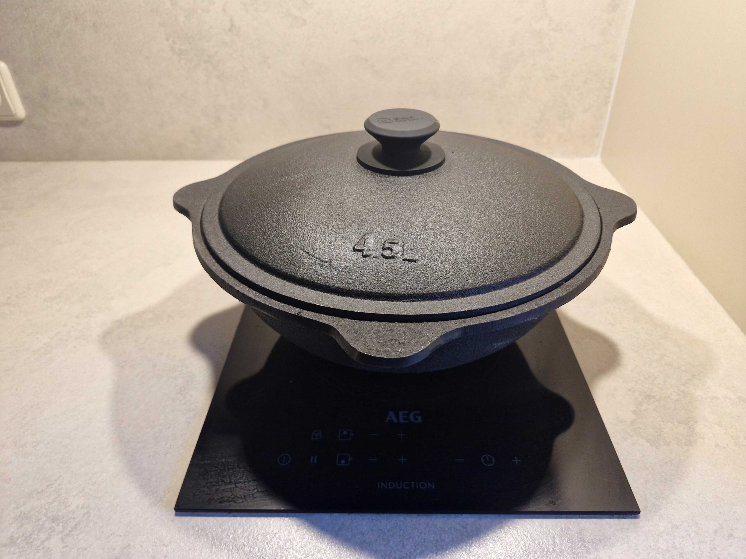 20251122_092607 Usbekischer Kasan aus Gusseisen DARV METAL | 4,5 L, Geschliffene Innenseite, Flacher Boden – Bild 1